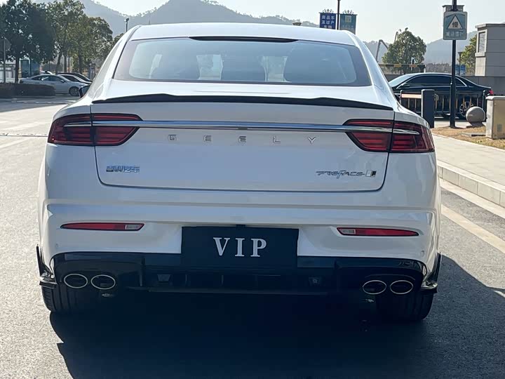 Фото 3 - Geely Preface