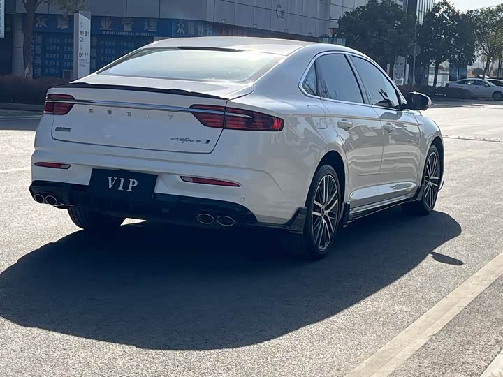 Фото 4 - Geely Preface