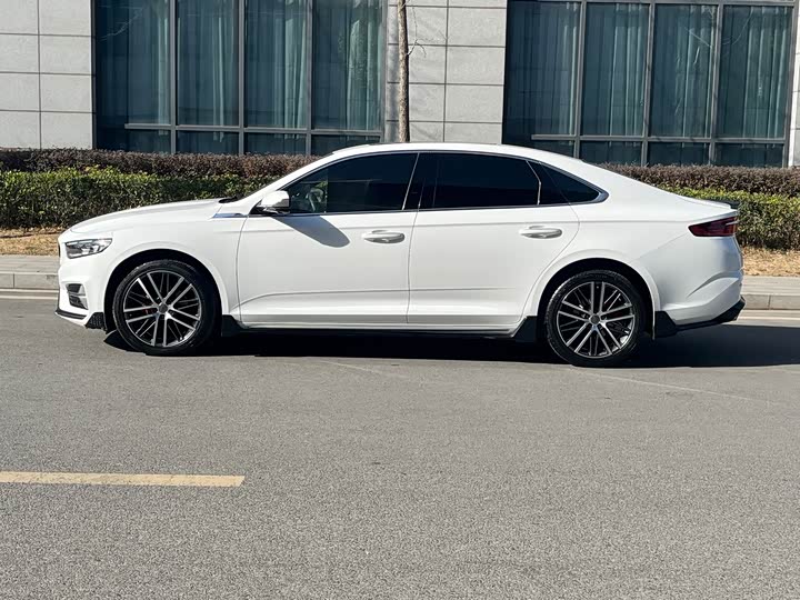 Фото 8 - Geely Preface