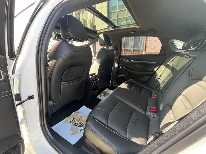 Фото 9 - Geely Preface