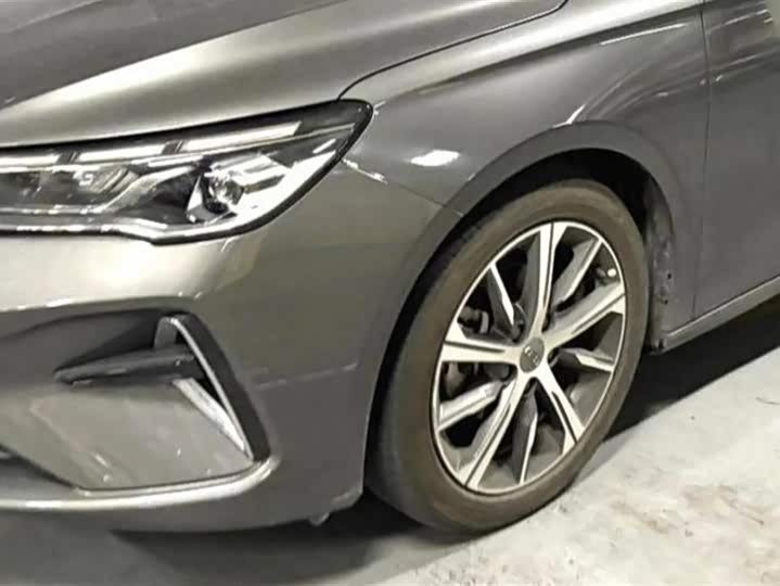 Фото 6 - Geely Emgrand