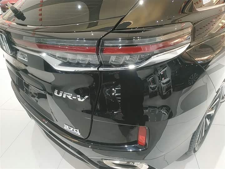 Фото 8 - Honda UR-V