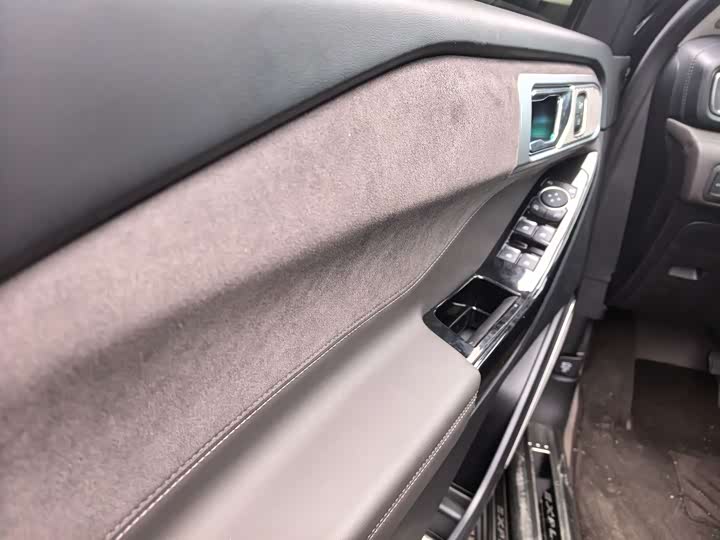 Фото 5 - Ford Explorer