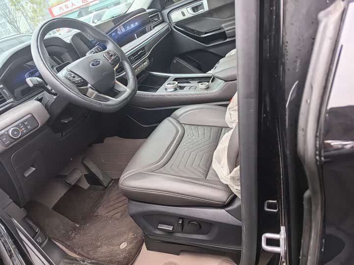 Фото 6 - Ford Explorer