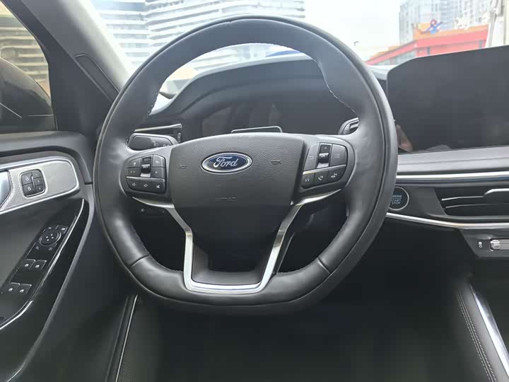 Фото 8 - Ford Explorer