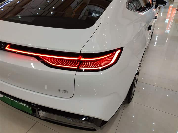 Фото 8 - Geely Galaxy E8