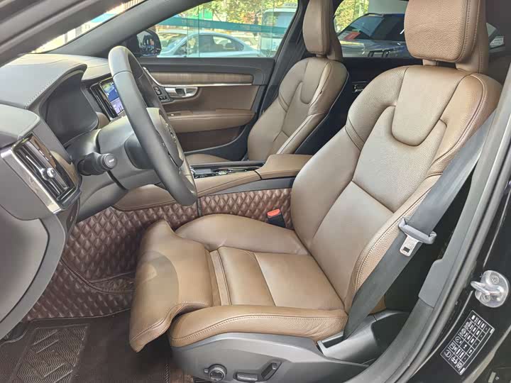 Фото 9 - Volvo S90