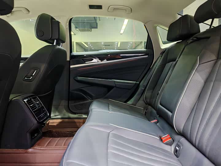 Фото 9 - Volkswagen Passat