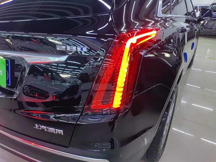 Фото 8 - Cadillac XT5