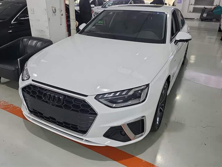 Фото 1 - Audi A4L