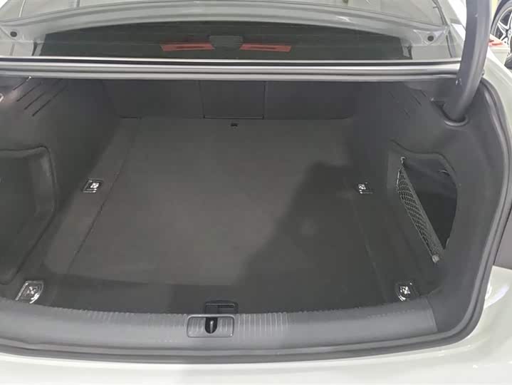 Фото 4 - Audi A4L