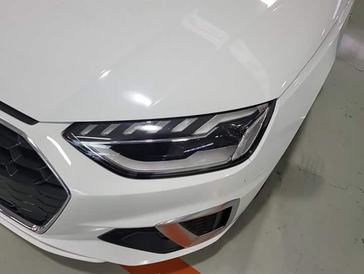 Фото 5 - Audi A4L