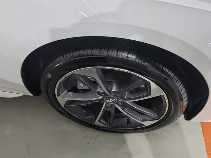 Фото 6 - Audi A4L