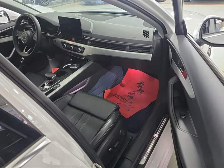 Фото 8 - Audi A4L