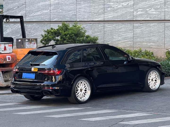 Фото 4 - Audi RS 4