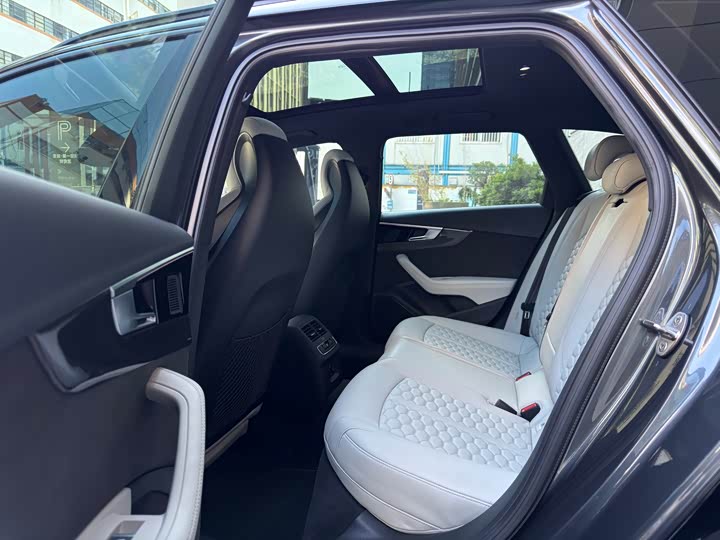 Фото 7 - Audi RS 4