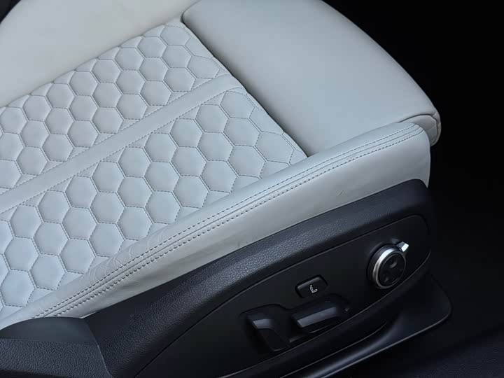 Фото 8 - Audi RS 4