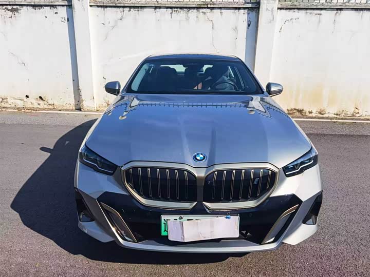 Фото 2 - BMW i5
