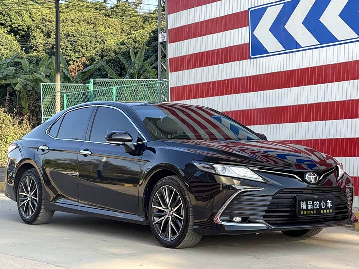 Фото 3 - Toyota Camry