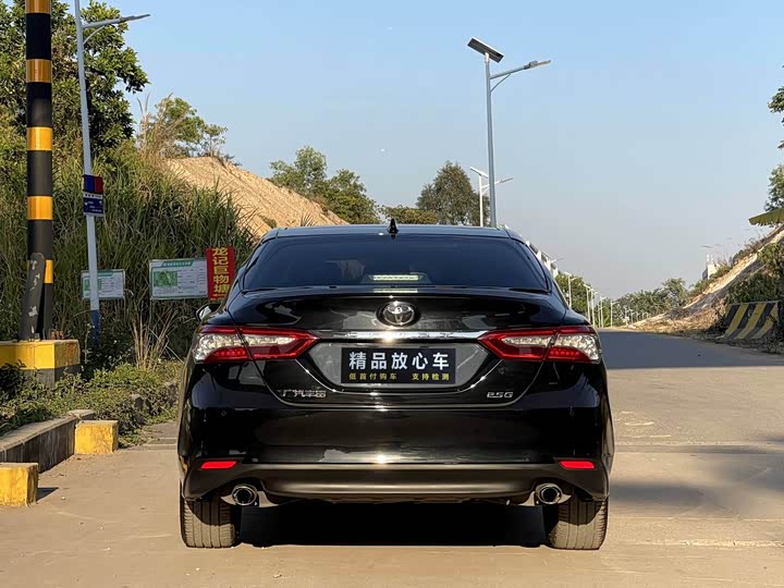 Фото 6 - Toyota Camry