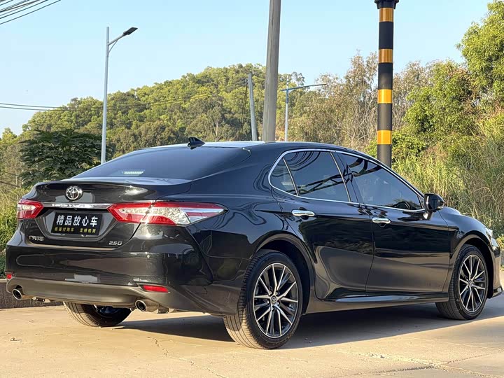 Фото 7 - Toyota Camry