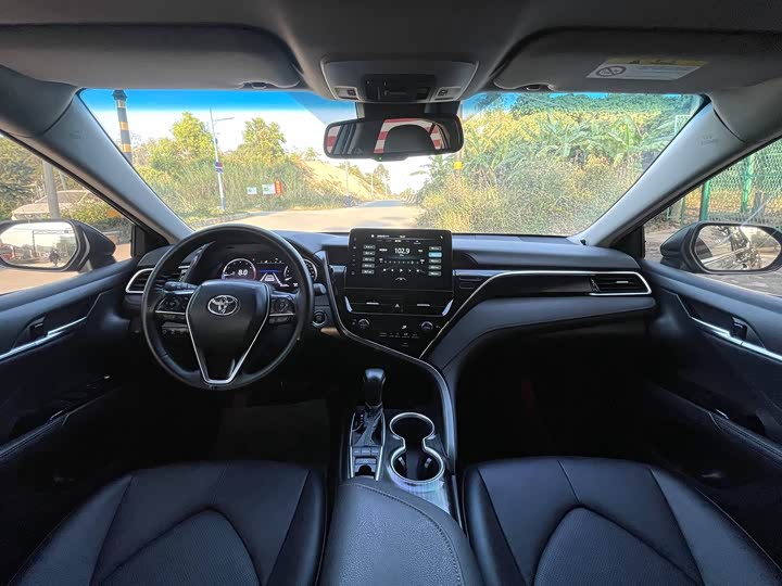 Фото 9 - Toyota Camry