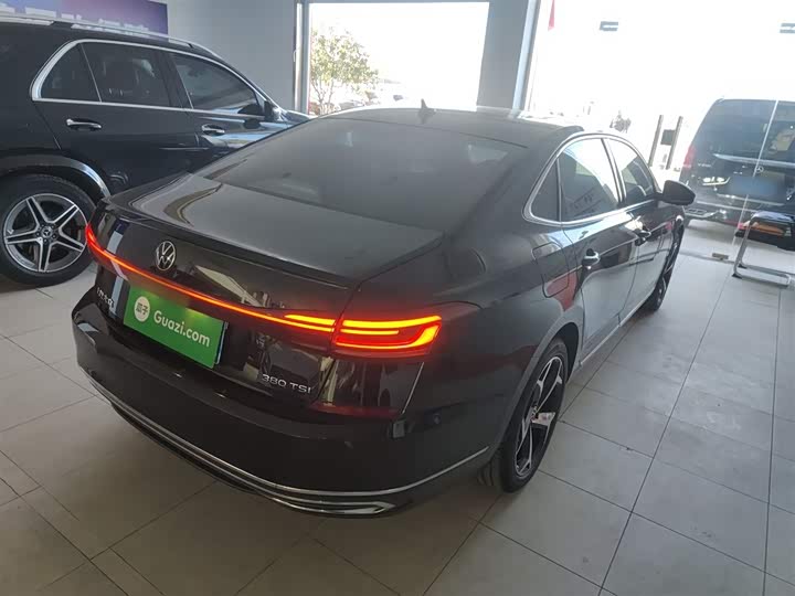 Фото 7 - Volkswagen Passat