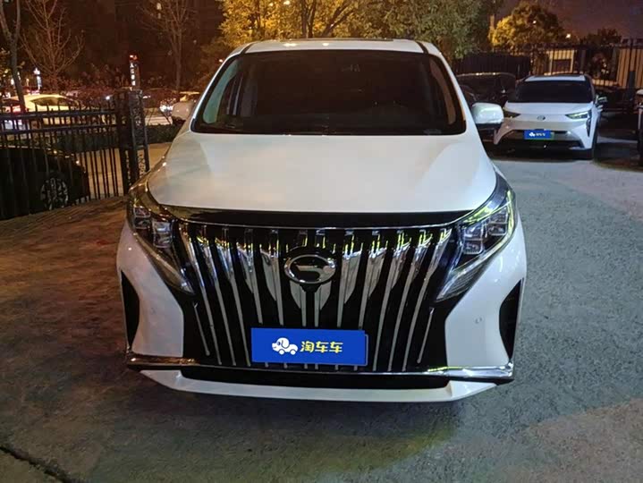 Фото 2 - GAC Trumpchi M8