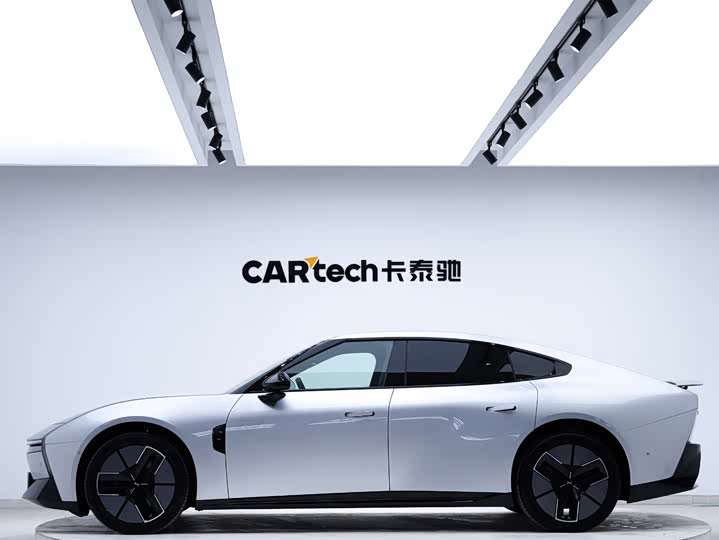 Фото 2 - XPeng P7