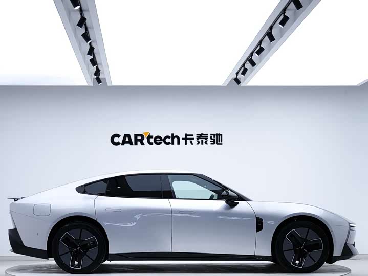 Фото 3 - XPeng P7