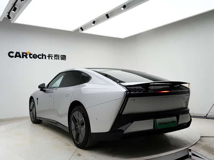 Фото 8 - XPeng P7