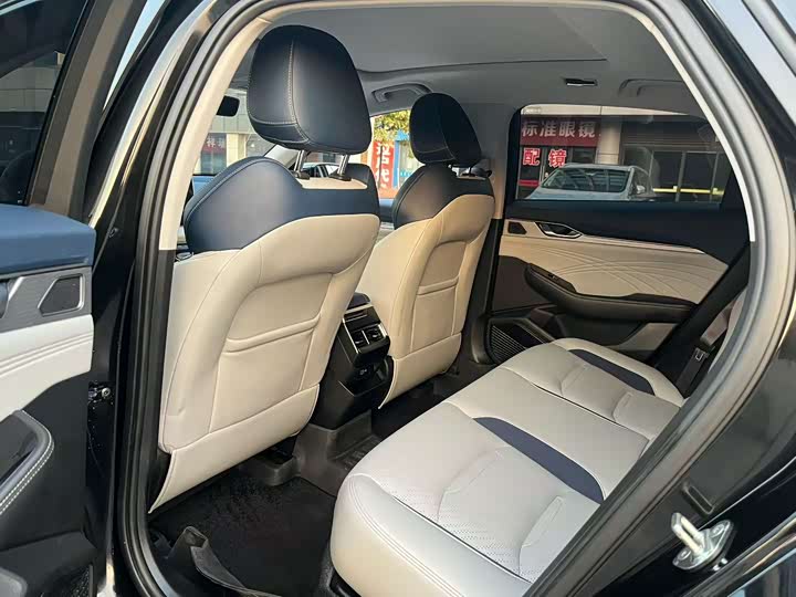 Фото 6 - Geely Preface