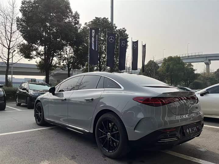 Фото 8 - Mercedes-Benz EQE