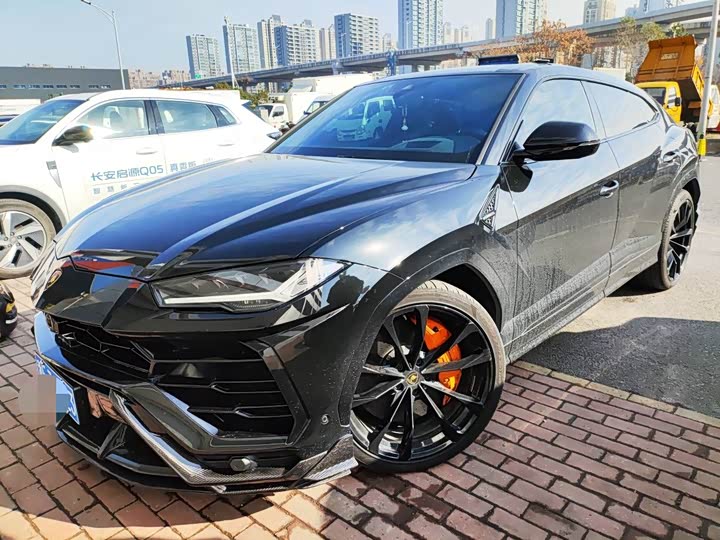 Фото 1 - Lamborghini Urus