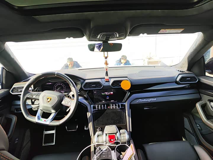 Фото 5 - Lamborghini Urus