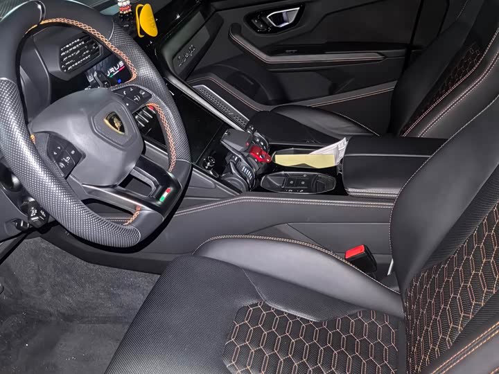 Фото 7 - Lamborghini Urus