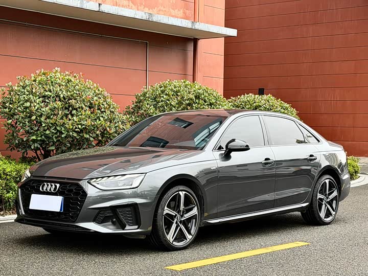 Фото 1 - Audi A4L