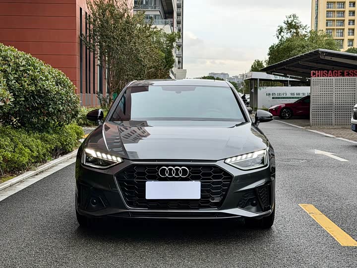 Фото 2 - Audi A4L