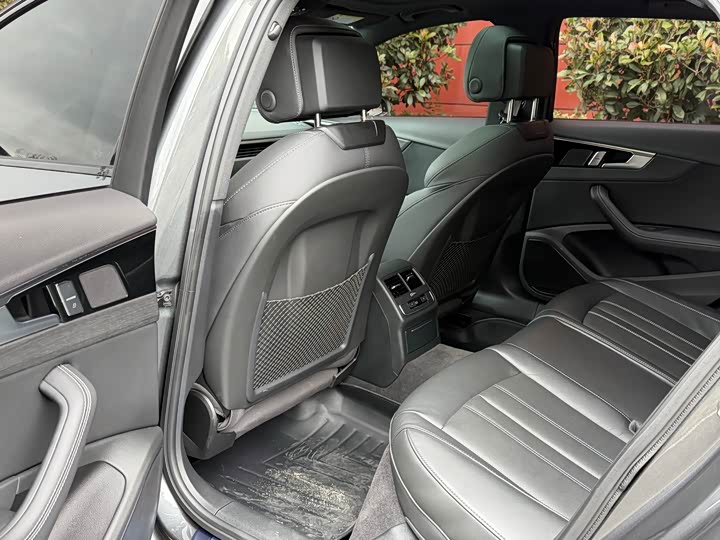 Фото 8 - Audi A4L