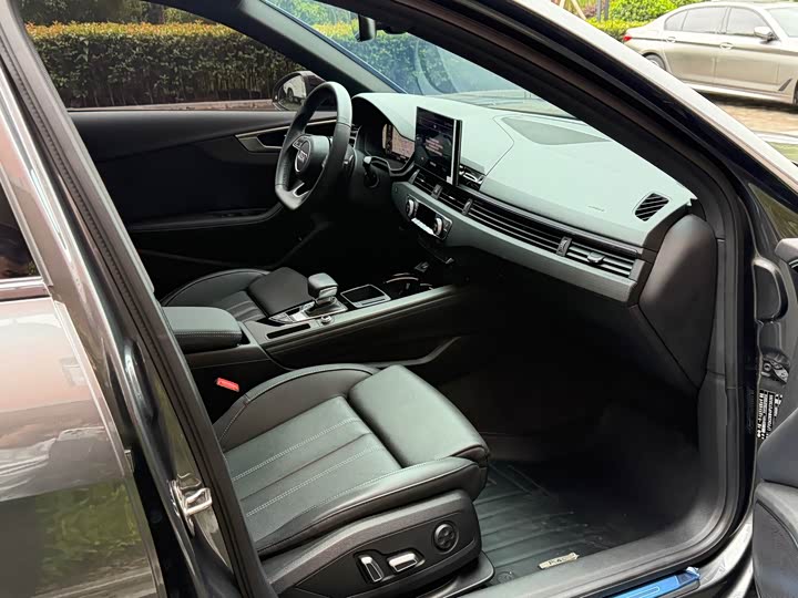 Фото 9 - Audi A4L