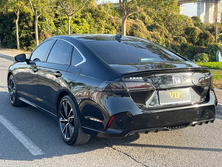 Фото 4 - Honda Inspire