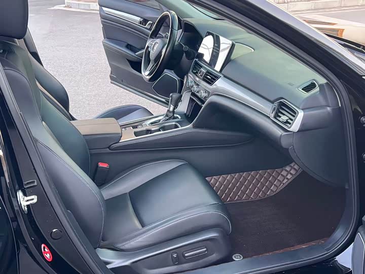 Фото 6 - Honda Accord