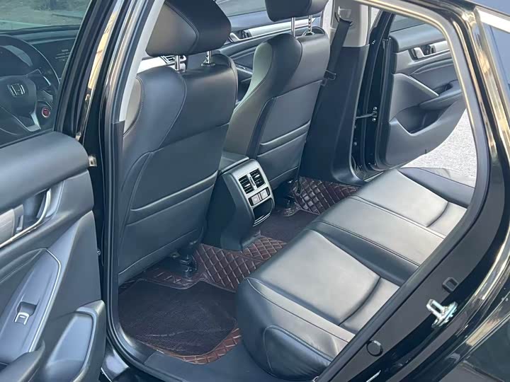 Фото 7 - Honda Accord