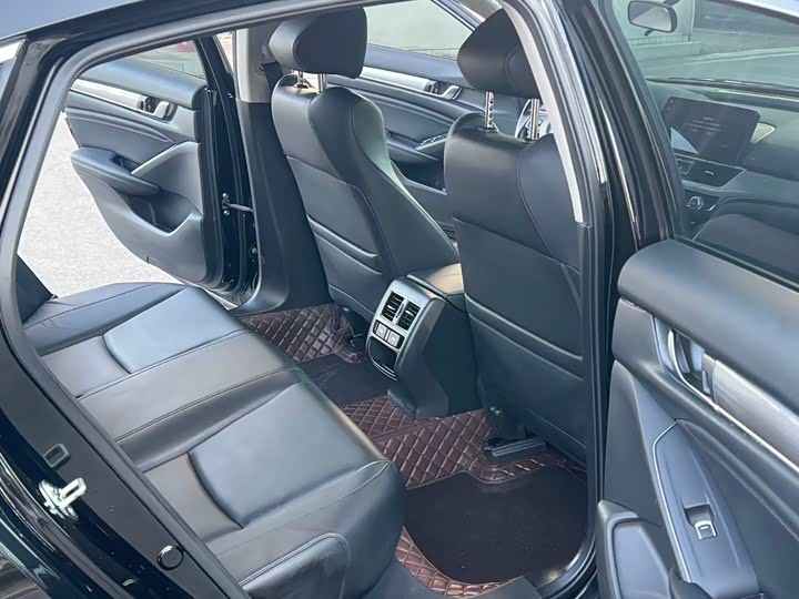 Фото 8 - Honda Accord