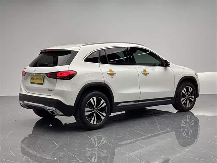 Фото 8 - Mercedes-Benz GLA-Class