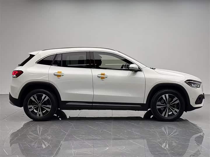 Фото 9 - Mercedes-Benz GLA-Class