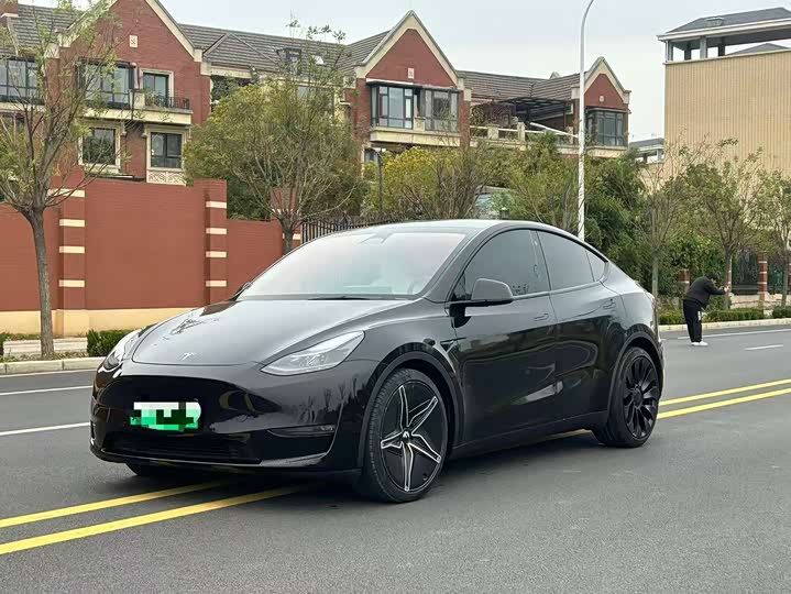 Фото 1 - Tesla Model Y