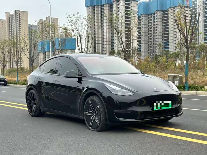 Фото 3 - Tesla Model Y