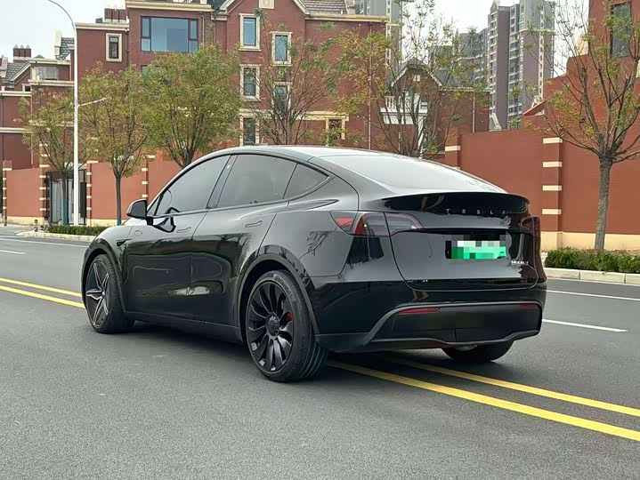 Фото 4 - Tesla Model Y