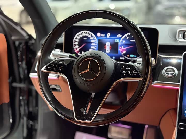 Фото 9 - Mercedes-Benz Maybach S-Class